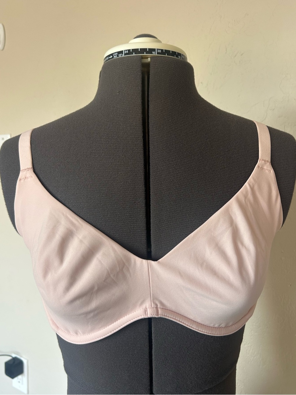 Women’s Inlyric  soft, light pink unlined underwire bra 32C  (1902)